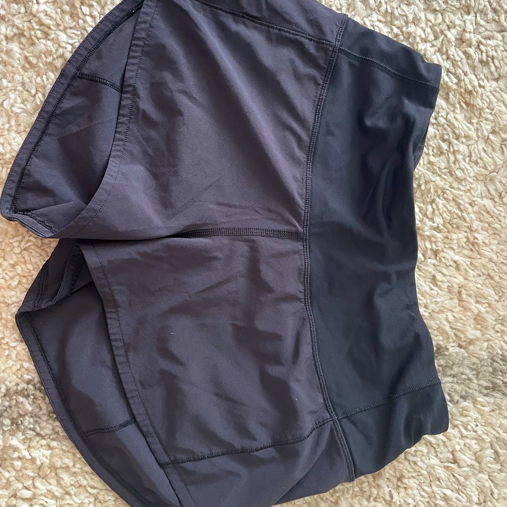 Black Lululemon high rise speed up 2.5 inch